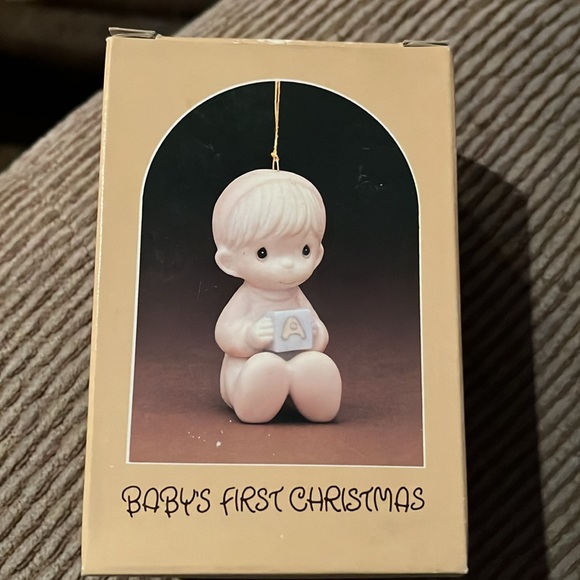 Precious Moments Ornament 1982 Baby's First Christmas - Picture 2 of 2